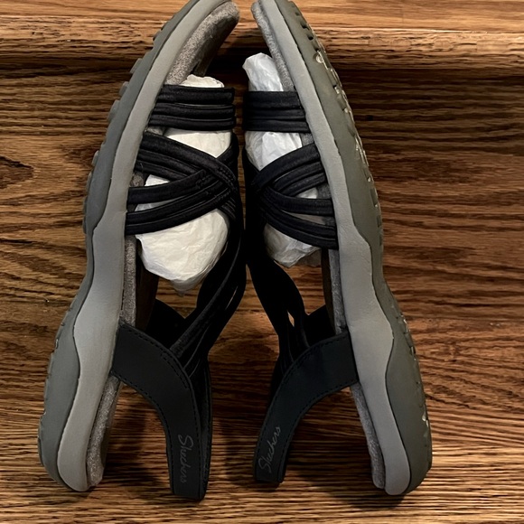 Skechers Women's Reggae Simply Stretch Black Sandal, Size 6 - Picture 2 of 5